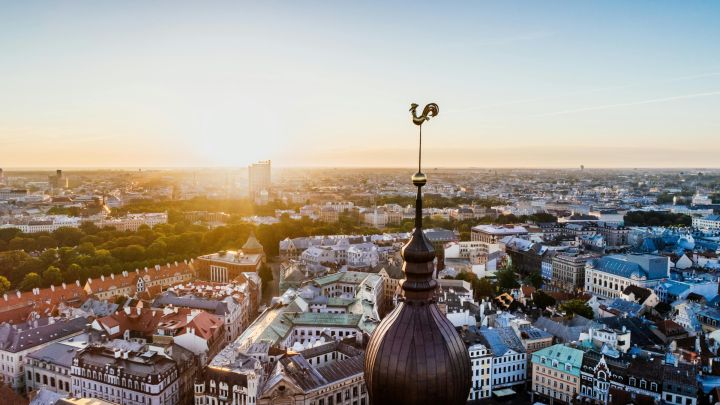 "Porziņģis un daiļas sievietes." Ārzemnieki dalās viedokļos, ar ko viņiem asociējas Latvija