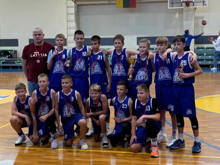 Ogres jaunajiem basketbolistiem pirmā vieta Ķedaiņos