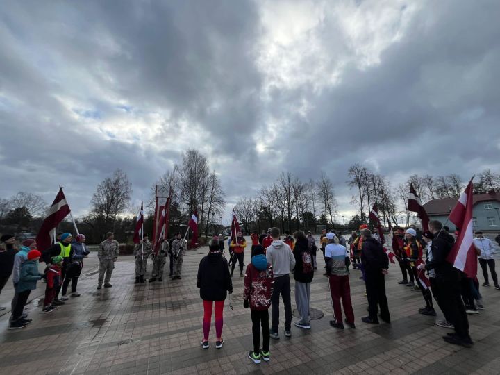 FOTO: "Karogu skrējiens" Ikšķilē