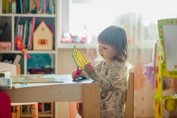 Vai bērnam vasarā ir nepieciešama atpūta no bērnudārza? Vecāku starpā izvēršas spraigas diskusijas