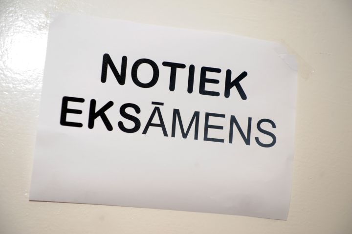 Centralizētie eksāmeni pirmdien notiks