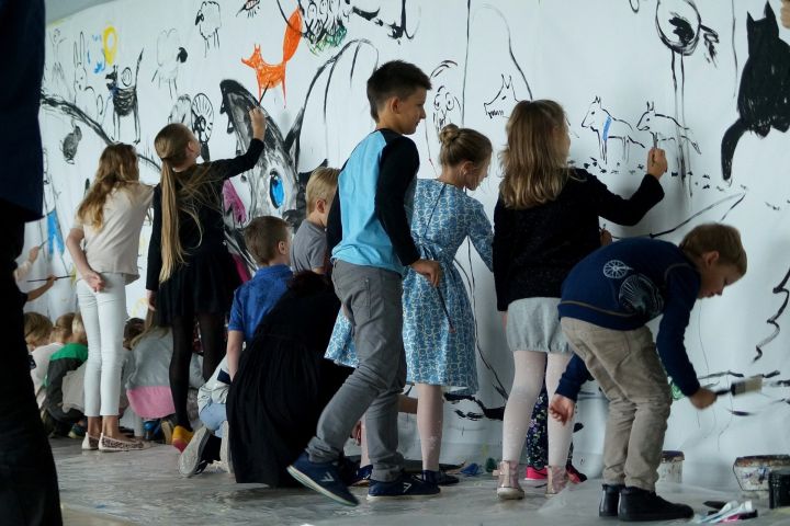 Ciemupes Tautas namā zīmējumu un objektu izrāde bērniem "Vilks"