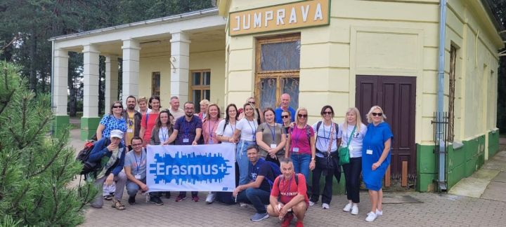 Jumpravas pamatskolā uzņemti pirmie ārvalstu viesi Erasmus+ projekta ietvaros