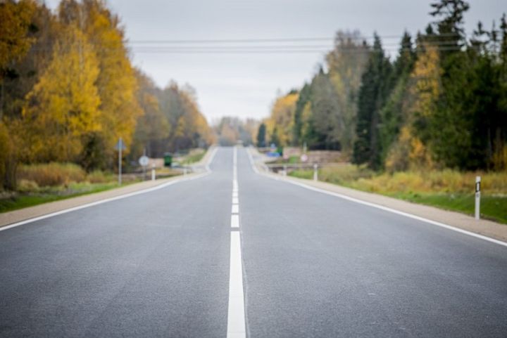 Latvijā nedrīkst braukt ātrāk par 90 km/h