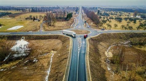 "Latvijas valsts ceļi" aicina iedzīvotājus informēt par izsvīdumu uz autoceļiem