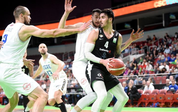 "Ogrei" un "Rīgas Zeļļiem" uzvaras Latvijas kausa basketbolā trešās kārtas pirmajās spēlēs