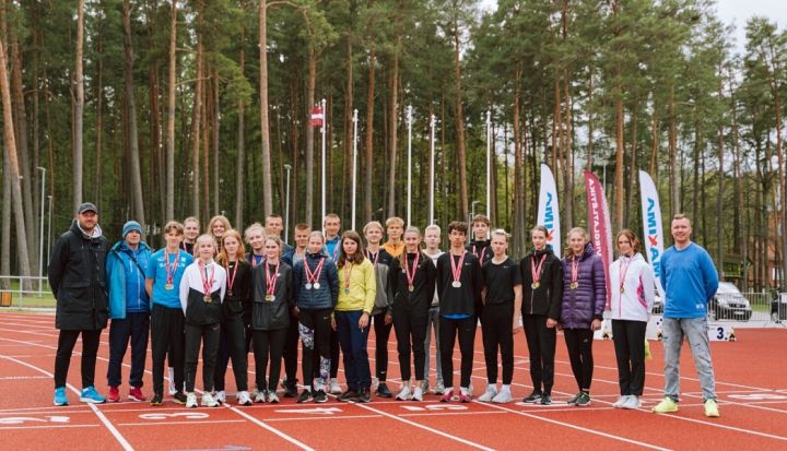 Ogrēniešiem lieliski panākumi Latvijas čempionātā stafetēs Valmierā