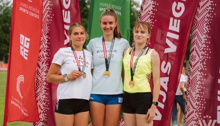 Ogres novada sporta centra audzēkņiem medaļas un rekordi Latvijas čempionātā (FOTO)