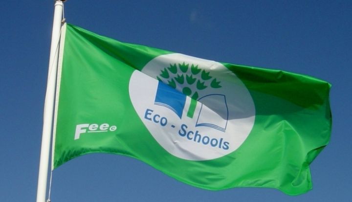 Pie trim Ogres novada skolām arī šogad plīvos ekoskolu Zaļais karogs