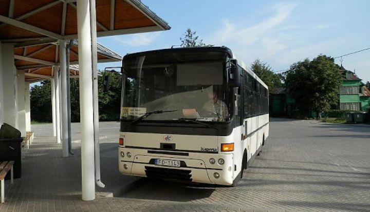 Pietura Kārļi tiek iekļauta divos reģionālo autobusu maršruta Rīga–Ogre reisos