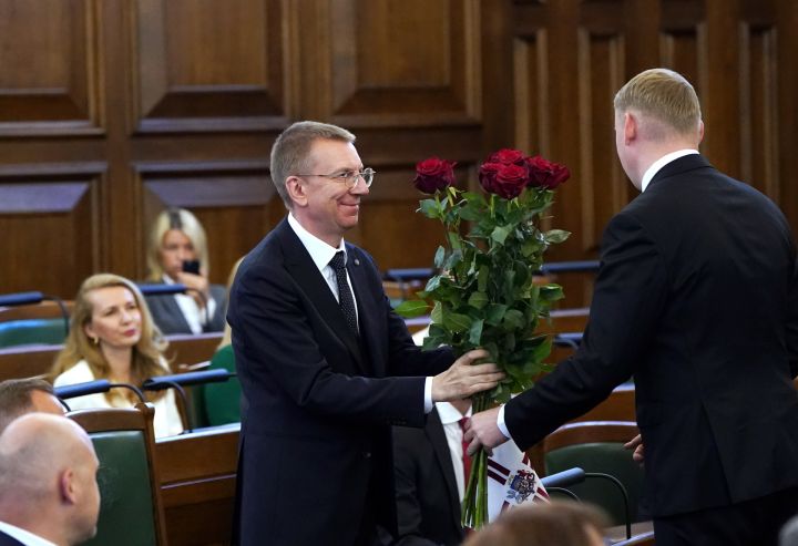 Rinkēvičs nodod svinīgo solījumu un stājas Valsts prezidenta amatā