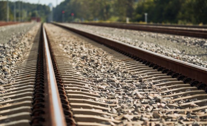 Sākusies sabiedriskā apspriešana plānam par trokšņu mazināšanu dzelzceļa līnijām ar augstu intensitāti, tostarp Ogrē