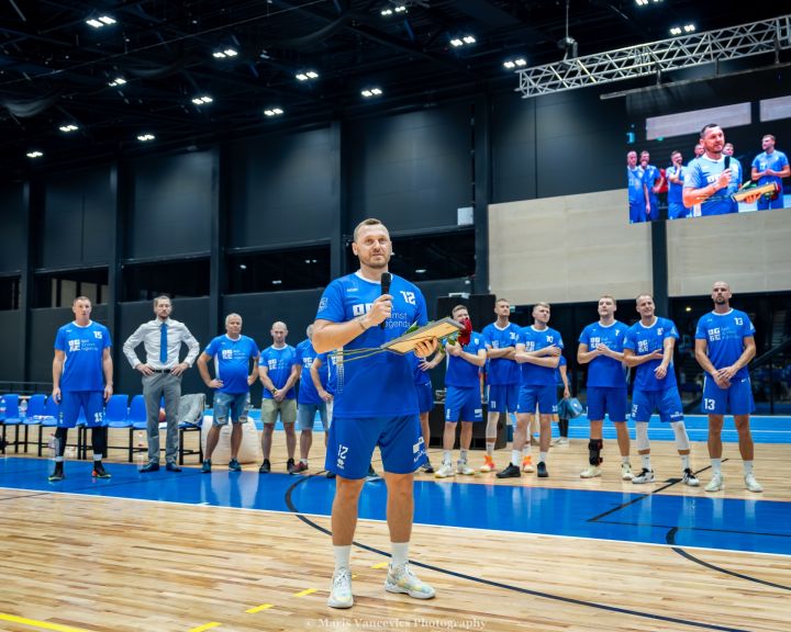 Sporta arēnas atklāšanās laikā notika Rinalda Sirsniņa noslēdzošā spēle basketbola karjerā (FOTO)