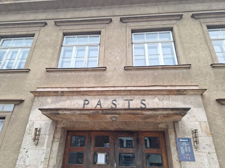 Vēsturiskajai pasta ēkai meklē jaunu saimnieku