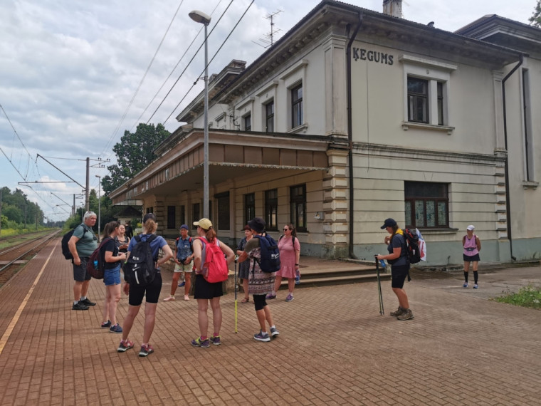 Foto: Norisinājies Svētā Jēkaba jeb Camino Santjago pārgājiens “Ogre-Ķegums”