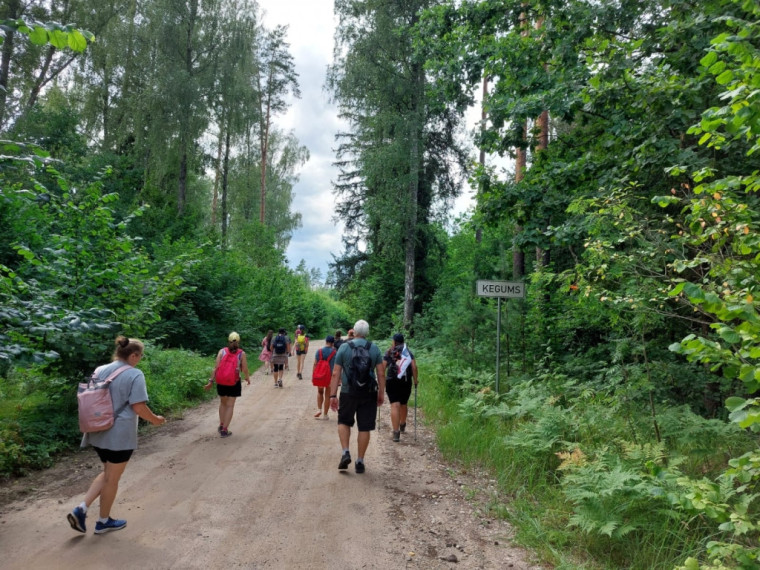 Foto: Norisinājies Svētā Jēkaba jeb Camino Santjago pārgājiens “Ogre-Ķegums”