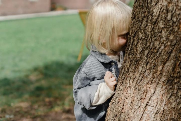 Kad it kā esi blakus, bet patiesībā tālu prom. Kādas audžumammas stāsts par riskantajām sāpēm