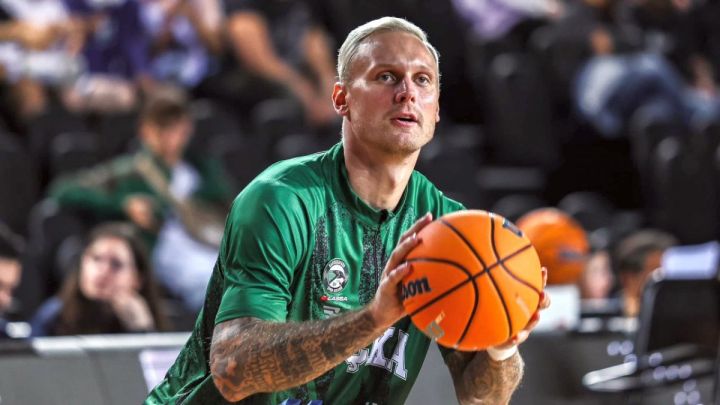 Basketbolists Jānis Timma pieņēmis lēmumu karjeru turpināt agresorvalstī, sociālajos tīklos izpelnoties asu kritiku