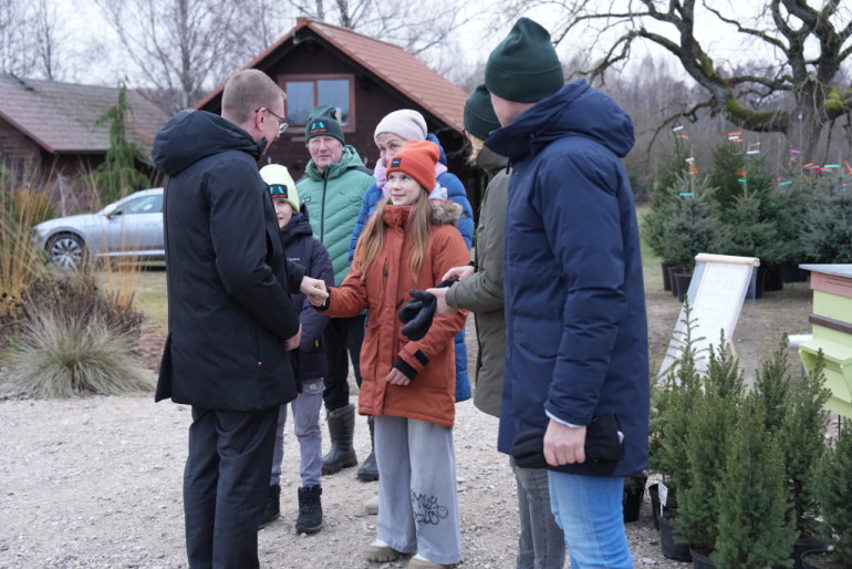 FOTO: Valsts prezidents pauž gandarījumu par kvalitatīvu un mūsdienīgu vidējās izglītības pieejamību Ogres novadā