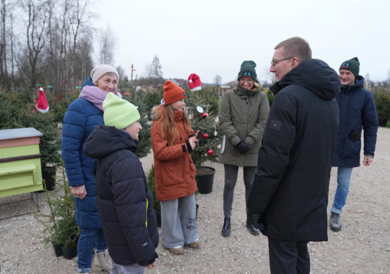 FOTO: Valsts prezidents pauž gandarījumu par kvalitatīvu un mūsdienīgu vidējās izglītības pieejamību Ogres novadā