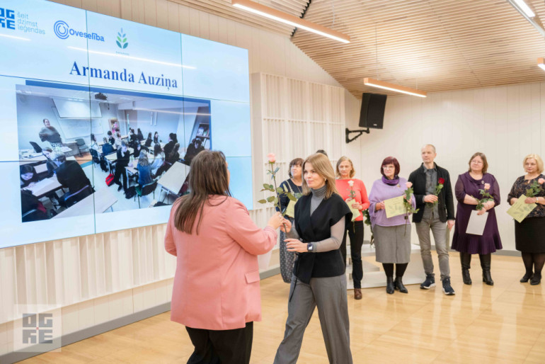 FOTO: Oveselība sveic Ogres novada pedagogus par ieguldījumu jauniešu izglītošanā