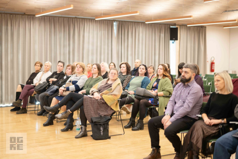 FOTO: Oveselība sveic Ogres novada pedagogus par ieguldījumu jauniešu izglītošanā