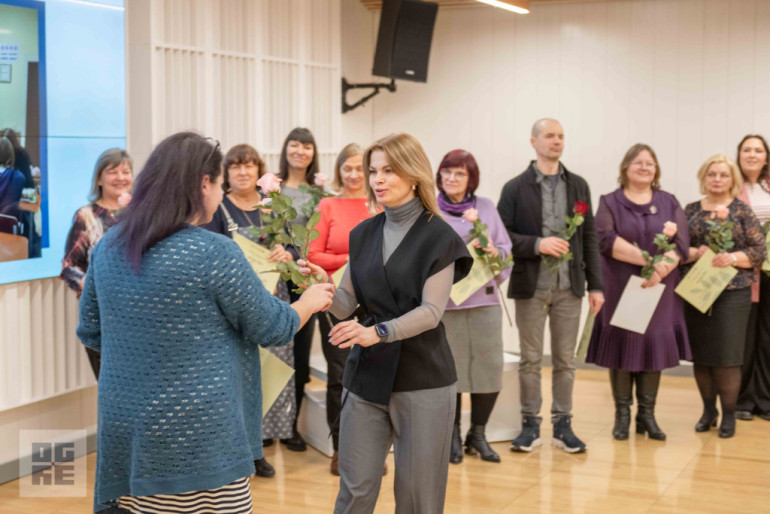 FOTO: Oveselība sveic Ogres novada pedagogus par ieguldījumu jauniešu izglītošanā