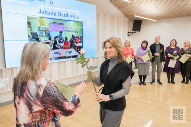 FOTO: Oveselība sveic Ogres novada pedagogus par ieguldījumu jauniešu izglītošanā