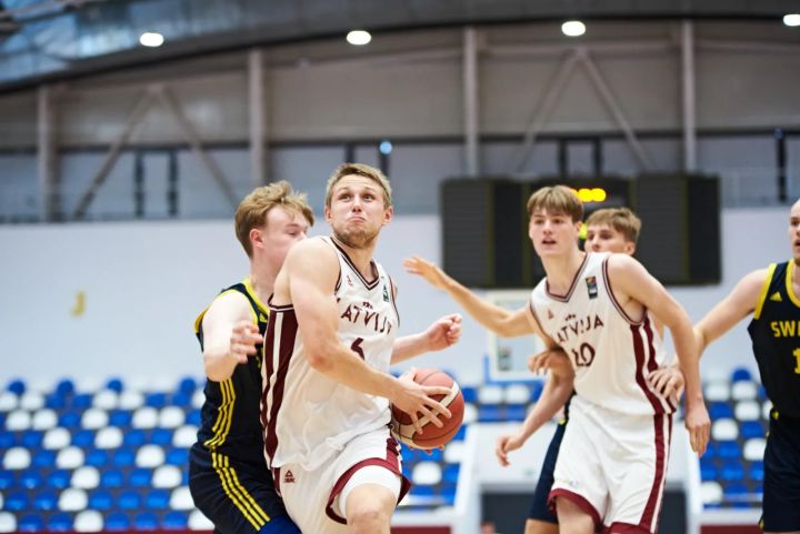 Latvijas U-20 basketbolisti Eiropas čempionāta B divīzijas turnīru noslēgs ar cīņu par 13.vietu