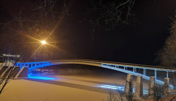 Gājēju tilti Ogres pilsētā izgaismosies Igaunijas un Ukrainas krāsās