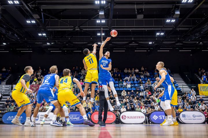 Basketbola klubs Ogre izcīna uzvaru